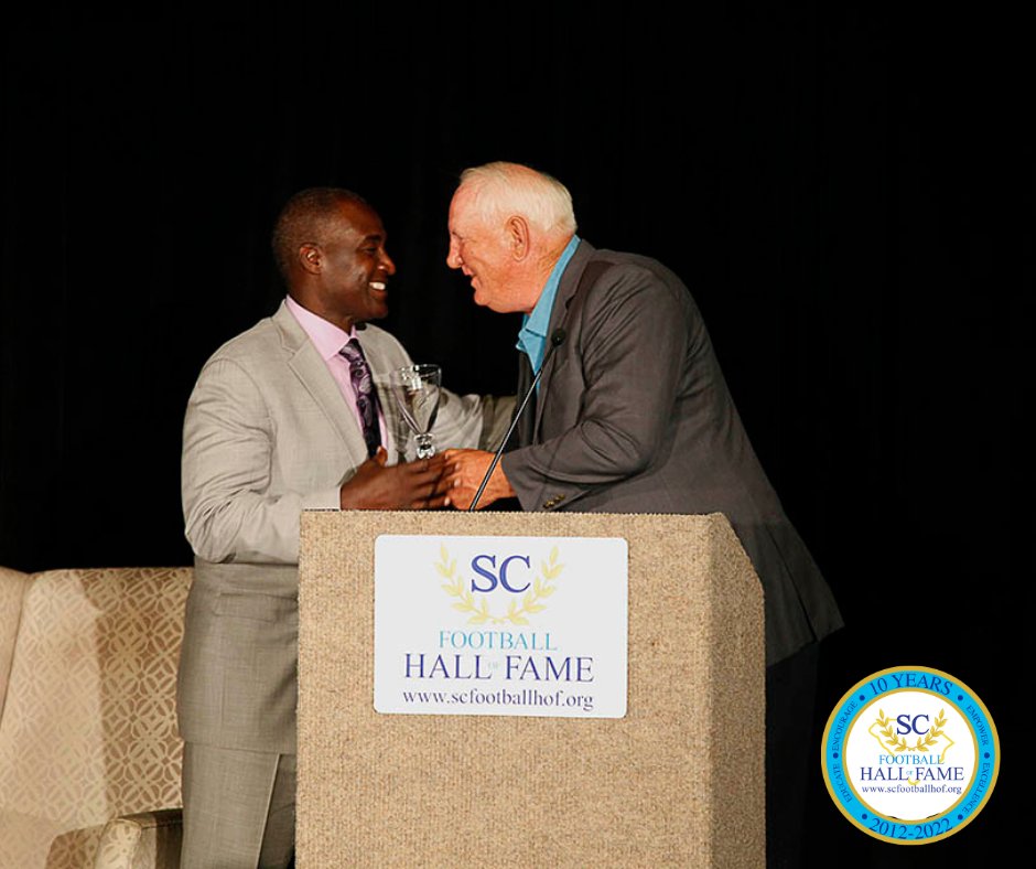 SCFootballHOF's tweet photo. #ThrowbackThursday 
We enshrined @ClemsonFB All-American LB @jdJUDGE45 in our Class of 2016! #SCFHOF13 Inductee Coach Danny Ford was there as his presenter. Jeff is a 2007 @cfbhall member &amp; in Clemson's Ring of Honor. 
https://t.co/Sgly8bAlgj https://t.co/87PgGMKg97