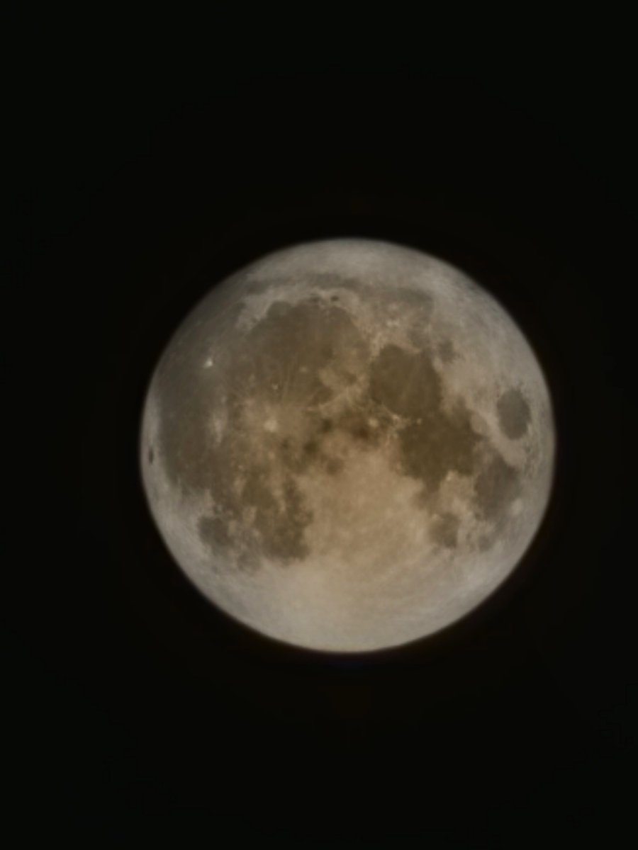 frederickh931's tweet photo. @AccuAstronomy Moon over st ives Cambridgeshire 11/8/2022 https://t.co/lKcEjs71so