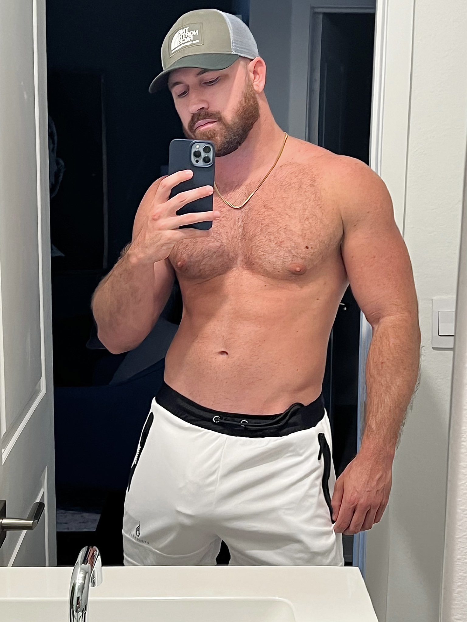 🐟 on Twitter "No underwear + white shorts = https//t.co/zQ9rsjHsFz" / Twitter