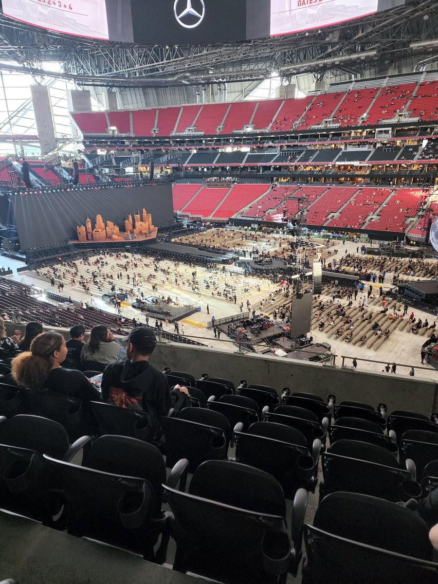megc79's tweet photo. Ready for it.
#AfterHoursTilDawnTour https://t.co/r1jeuAbtTz