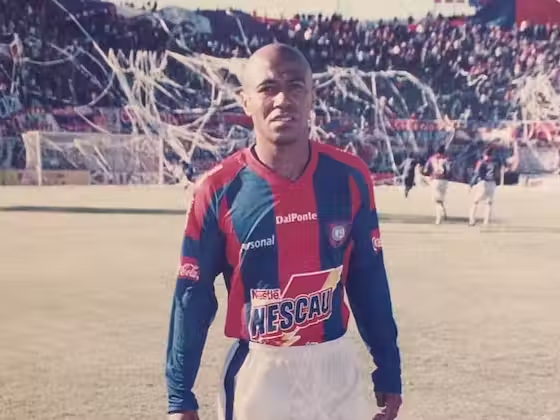 SomosVsSports's tweet photo. "Me tocó jugar más los clásicos por el lado de #CerroPorteño. Fui campeón con Martino y con Gustavo Costas" 🗣️Glacinei "Inca" Martins, exfutbolista

#VersusRadio @Universo970py https://t.co/VqTBAbbwke