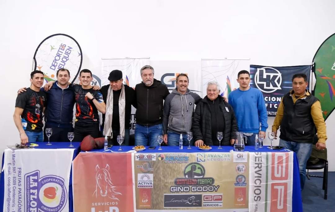 MauSerenelli's tweet photo. #VeladaBoxistica 
El Parque Central recibe nuevamente un festival boxistico, que contará con varios deportistas amateur que se subirán al ring, para calentar la previa del evento principal entre los profesionales Gino "El Aspero" Godoy vs José "KO" Balcedo. https://t.co/TpnhRnjacx
