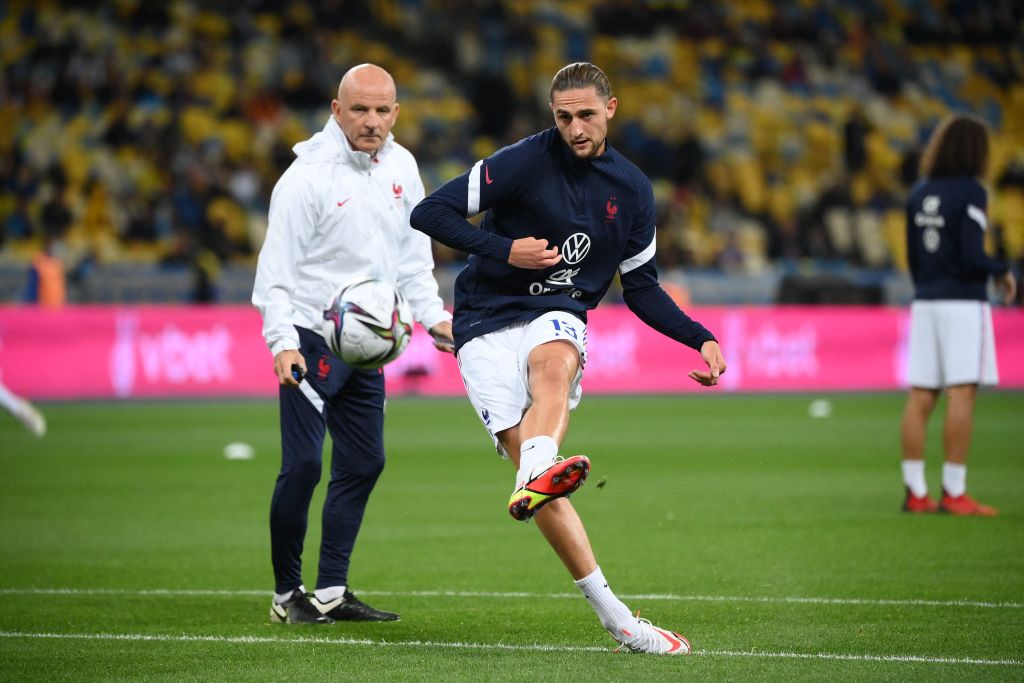 FabrizioRomano's tweet photo. Today's meeting is scheduled between John Murtough and Veronique Rabiot, not with the player who was in contact with Erik ten Hag on Monday through a direct call. Negotiation will be about the salary. 🚨🔴 #MUFC 

Man Utd director will be in Turin to meet with Adrien's camp. https://t.co/zxtISxFeF4