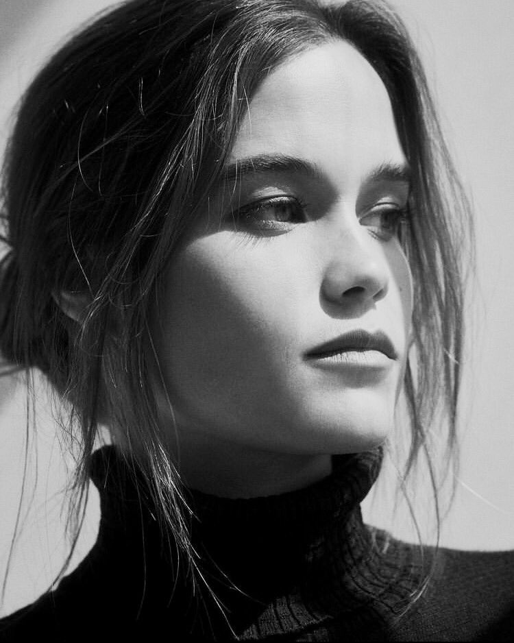 pancarsuyu_'s tweet photo. 🖤🤍 #SarahCatherineHook https://t.co/0TEFy8b4ct
