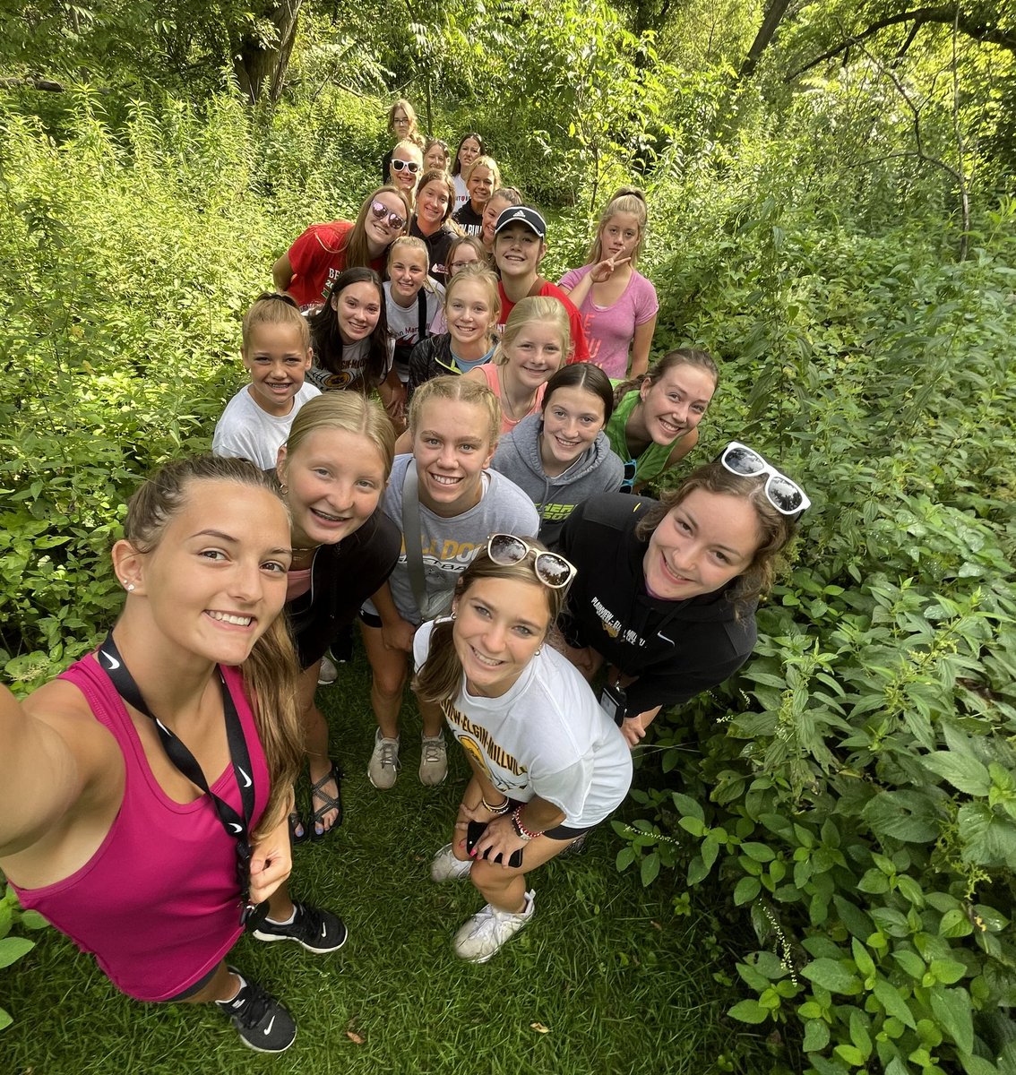 pemvb's tweet photo. Last day of Captains Practice, the team decided to go to Carley State Park ⛰

Practice starts in T-3 Days! 🏐
#PEMVB22 #Bulldogs #LetsGoBulldogs #PEMBulldogs https://t.co/nS64DTZzi1