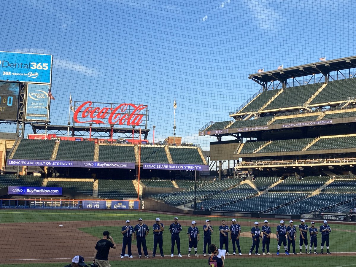 Just waiting on the 2022 WRWBL Champions - the ⁦<a href="/NYFinestBeisbol/">New York Finest Baseball Club</a>⁩ team as they take on ⁦<a href="/FDNY/">FDNY</a>⁩ baseball game at ⁦<a href="/CitiField/">Citi Field</a>⁩. What an event!