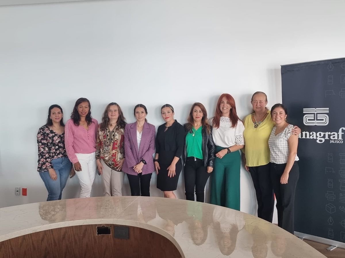 El día de hoy tuvimos la 1er Sesión de la Comisión de Mujeres de nuestra cámara, la cual es presidida por Angélica Sánchez Ocaranza.
El objetivo de la comisión es definir e impulsar una agenda que promueva la participación de las mujeres en nuestra industria.