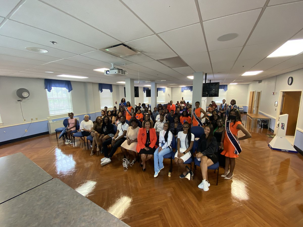 Freshmen  Student Leadership Workshop, over  90 freshmen!   Thank you Royal Court and Hill Fellows for taking  the lead.    Let’s get ready to make it happen!👍🏽👍🏽