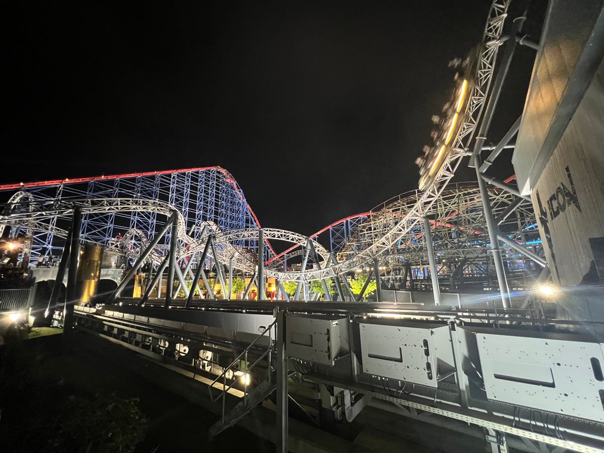 BPB_Funshine's tweet photo. Icon is a magical experience at night, don’t you agree! #BeKindHaveFun ☺️ https://t.co/9BOPC9sWCV