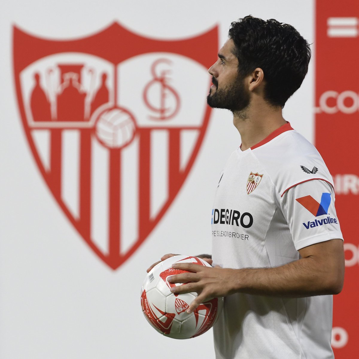 🎁 ¿Quieres ganar una 𝗰𝗮𝗺𝗶𝘀𝗲𝘁𝗮 del <a href="/SevillaFC/">Sevilla Fútbol Club</a>?

📌 Si esta noche el Sevilla gana con gol de Rafa Mir, sorteamos su camiseta entre los que den RT y nos sigan

🍀 ¡Mucha suerte a todos!