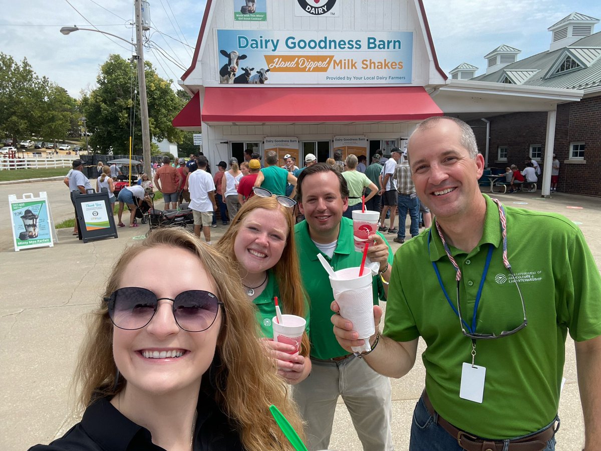 Today’s <a href="/IowaStateFair/">Iowa State Fair</a> food dairy…

Breakfast: Barksdale’s State Fair Cookies
Lunch: Minty Moo Parfait from the Dairy Barn
Snack: egg-on-a-stick from <a href="/IowaEggCouncil/">Iowa Egg Council</a>
Dinner: <a href="/redbull/">Red Bull</a> smoothie

Also, didn’t get the green polo memo. Thanks, coworkers… 😉

#IowaStateFair2022