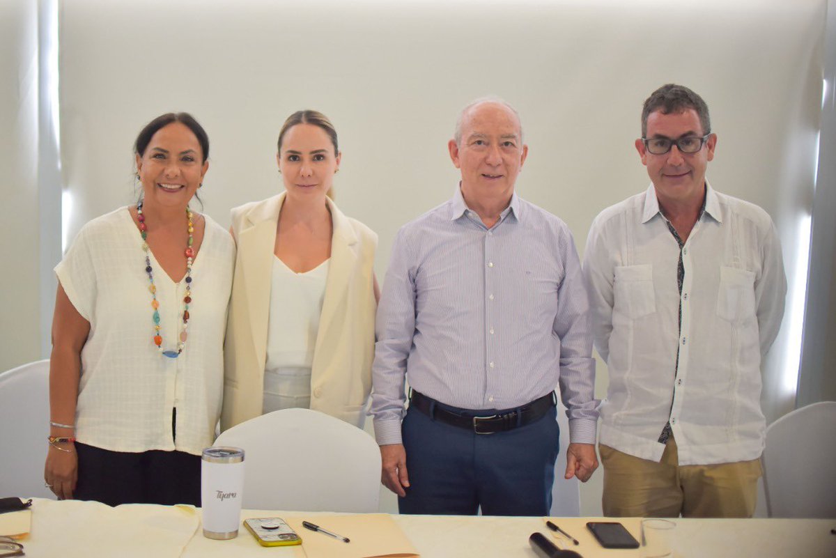 PoleaAC's tweet photo. 📌#NoticiasPOLEA | El día de hoy, junto con la @semaqroo y con el apoyo del  #UKPACT, llevamos a cabo la Entrega del Reglamento de la #LACCQROO, con el cual se busca reforzar la #acciónclimática🌱 en el estado y, al mismo tiempo, se promueve la educación ambiental. https://t.co/rSY46iZu9O