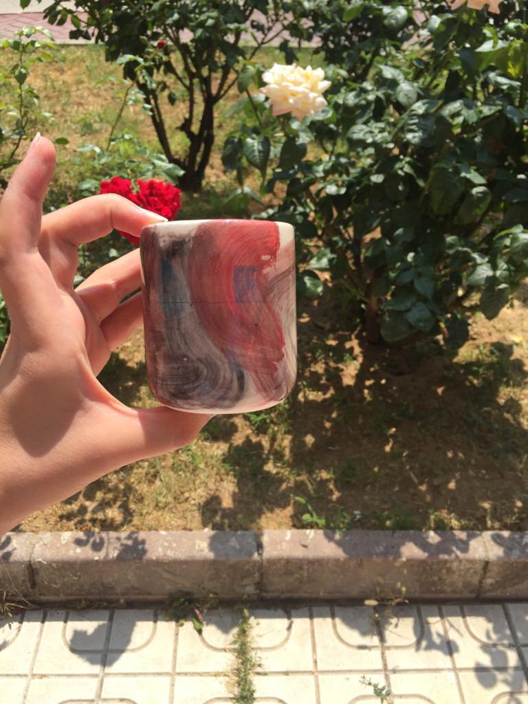 Loramicinn's tweet photo. Merhabalar ben Esra. Güzel sanatlar fakültesi seramik bölümü öğrencisiyim. Kedimin tedavi masrafları için kendi ellerimle yaptığım seramik kupaları satmaya çalışıyorum. Herhangi bir gelirim yok. Geri ödeyemem diye kyk bursuda almadım.Bir önceki sahiplendiğim kedimi fazla masraf++ https://t.co/WnBb4ZUFJX