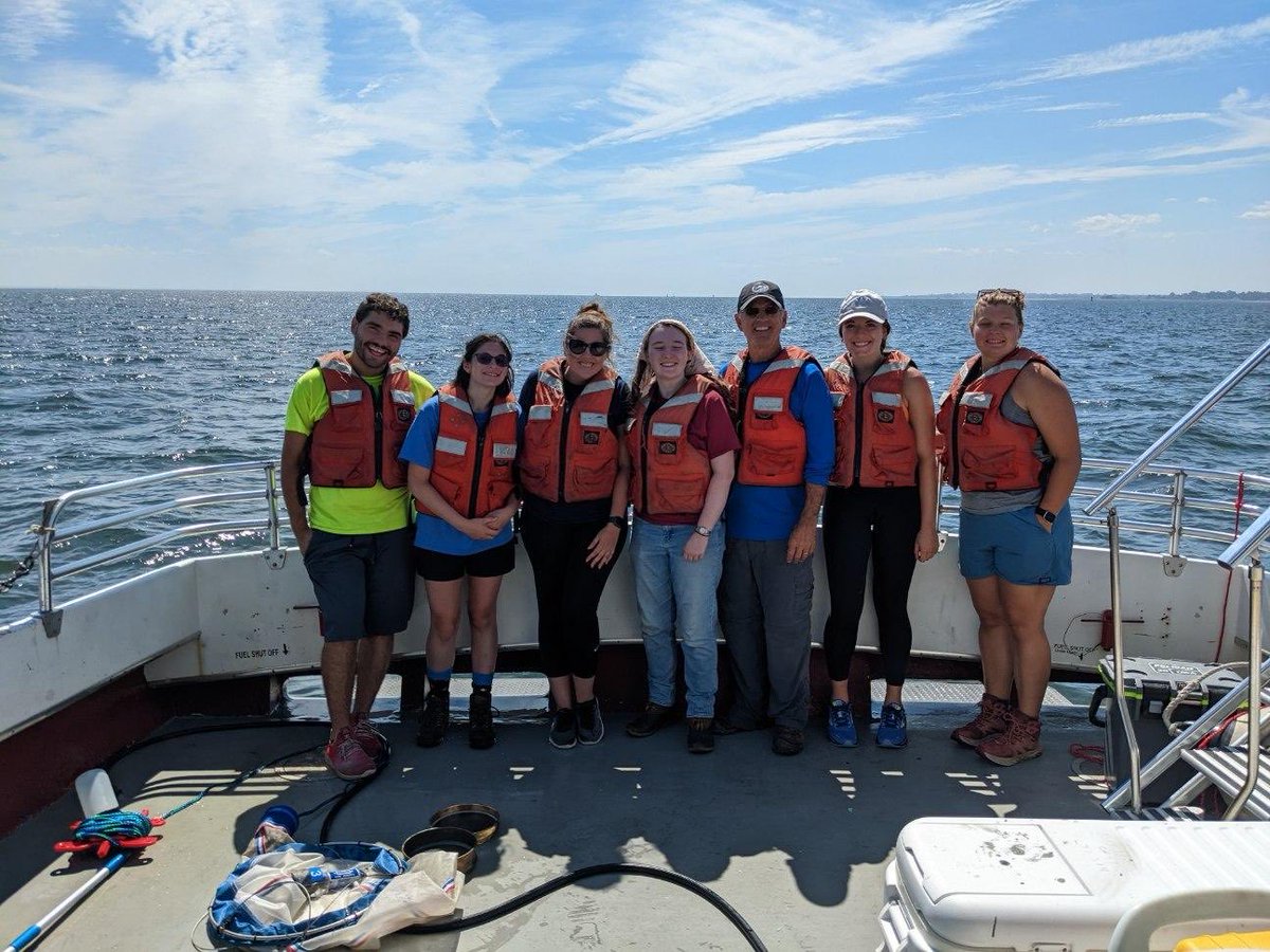 breslin_vincent's tweet photo. ⁦@SCSU⁩ ⁦@SCSUEGMS⁩ ⁦@Werth_Center⁩ SCSU Werth Center students and faculty sampled sediment in Black Rock and Bridgeport harbors today. Great day for a cruise! Thanks to The Sound School crew of the R/V Island Rover. https://t.co/FpM0Z9Xjno