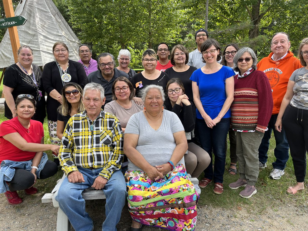MEveSylvestre's tweet photo. Quel bonheur de passer la semaine #domainenotcimik en territoire #atikamekw pour le 1er cours d’été du certificat en droit autochtone @DrCiviluOttawa @uOttawa ! Nous revenons inspirés par les ordres juridiques autochtones! https://t.co/AEtAnQcedw