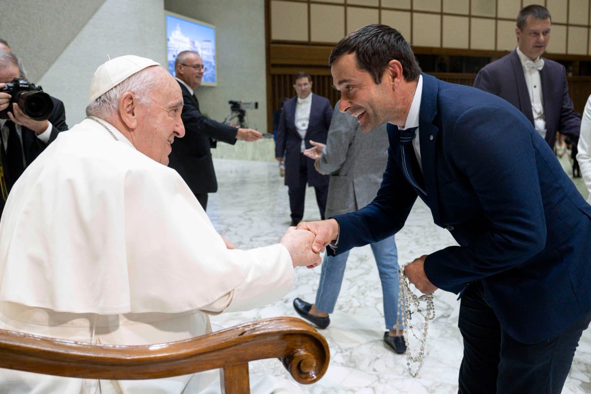 Tuve el gran honor de ser recibido por su Santidad, el Papa Francisco <a href="/Pontifex_es/">Papa León XIV</a>.

Gracias al Arzobispo de la Arquidiócesis de Resistencia Ramón Dus por acompañarnos en la audiencia con el #PapaFrancisco y también al Sr. Carlos Spattafora. 

¡Gracias!