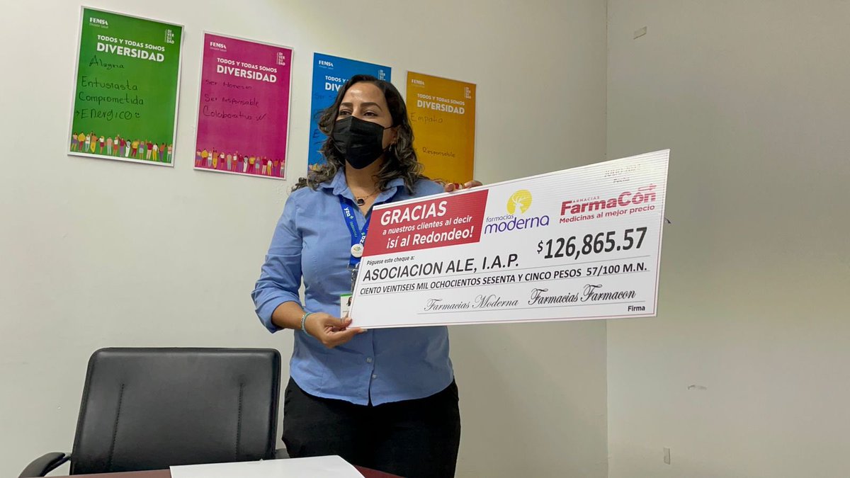 AleAsociacion's tweet photo. Sabemos que este es el resultado de un trabajo en conjunto ya que los colaboradores de #Farmacon solicitaron a sus clientes redondear su cambio en favor de ALE, y a su vez los compradores accedieron a apoyarnos 🫶🏽🥰 2/3. https://t.co/CsAk1WJShA