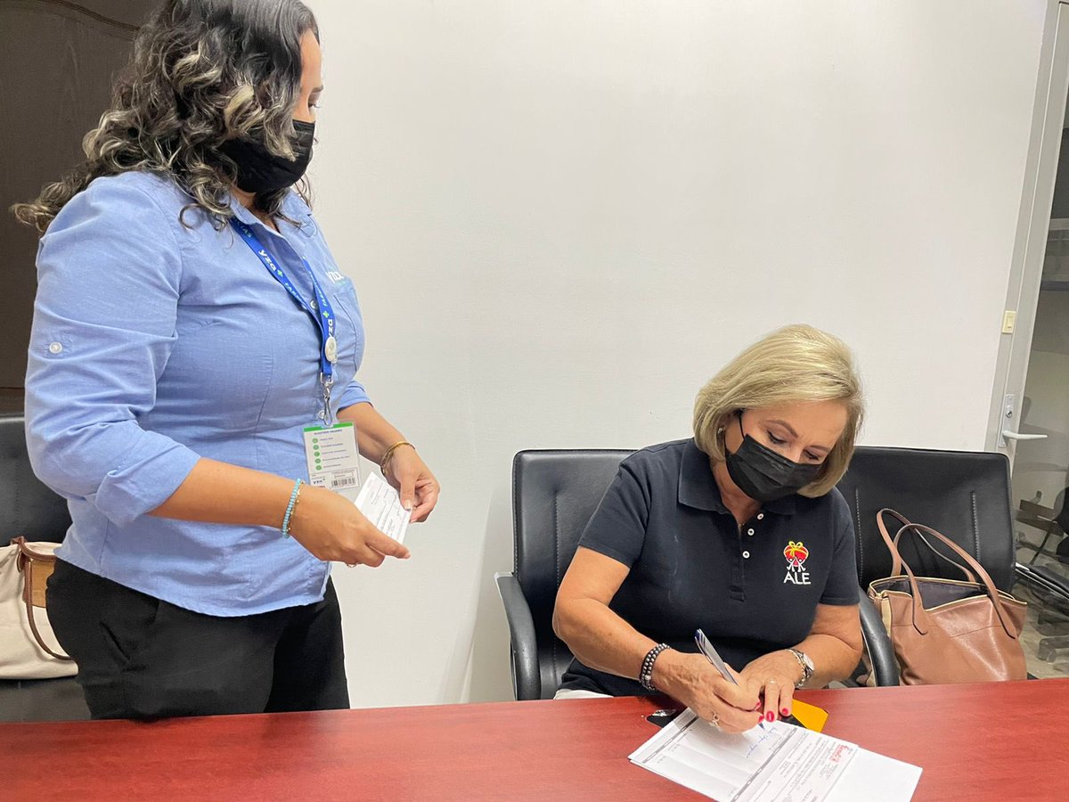 AleAsociacion's tweet photo. Sabemos que este es el resultado de un trabajo en conjunto ya que los colaboradores de #Farmacon solicitaron a sus clientes redondear su cambio en favor de ALE, y a su vez los compradores accedieron a apoyarnos 🫶🏽🥰 2/3. https://t.co/CsAk1WJShA