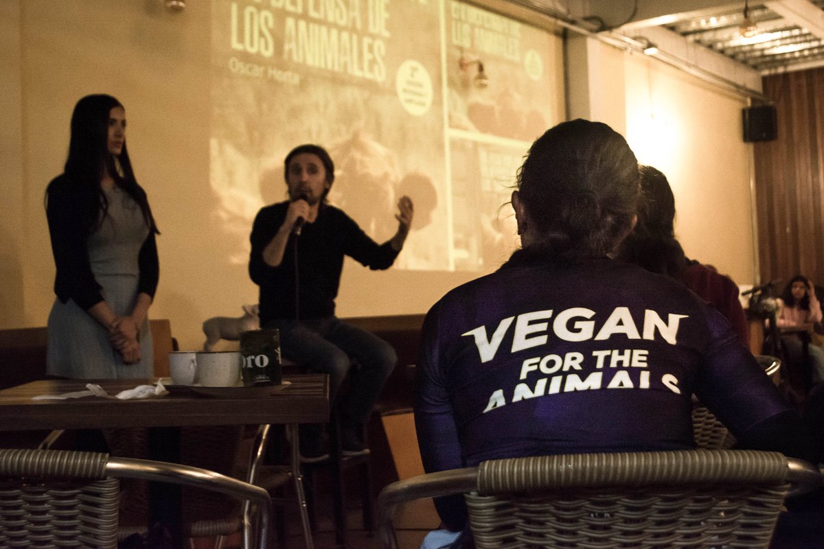 Conferencia de Oscar Horta: "Qué es el especismo y qué implica hoy en día oponerse a él" Realizada el 8 de agosto en el restaurante Herbívoro.
Junto a: <a href="/Resisnal/">Resistencia Natural</a> 

Evento Marcha por el Fin del especismo: fb.me/e/3GPmGRS1F

📸Crédito de las fotografías: Susana Castro Guarín