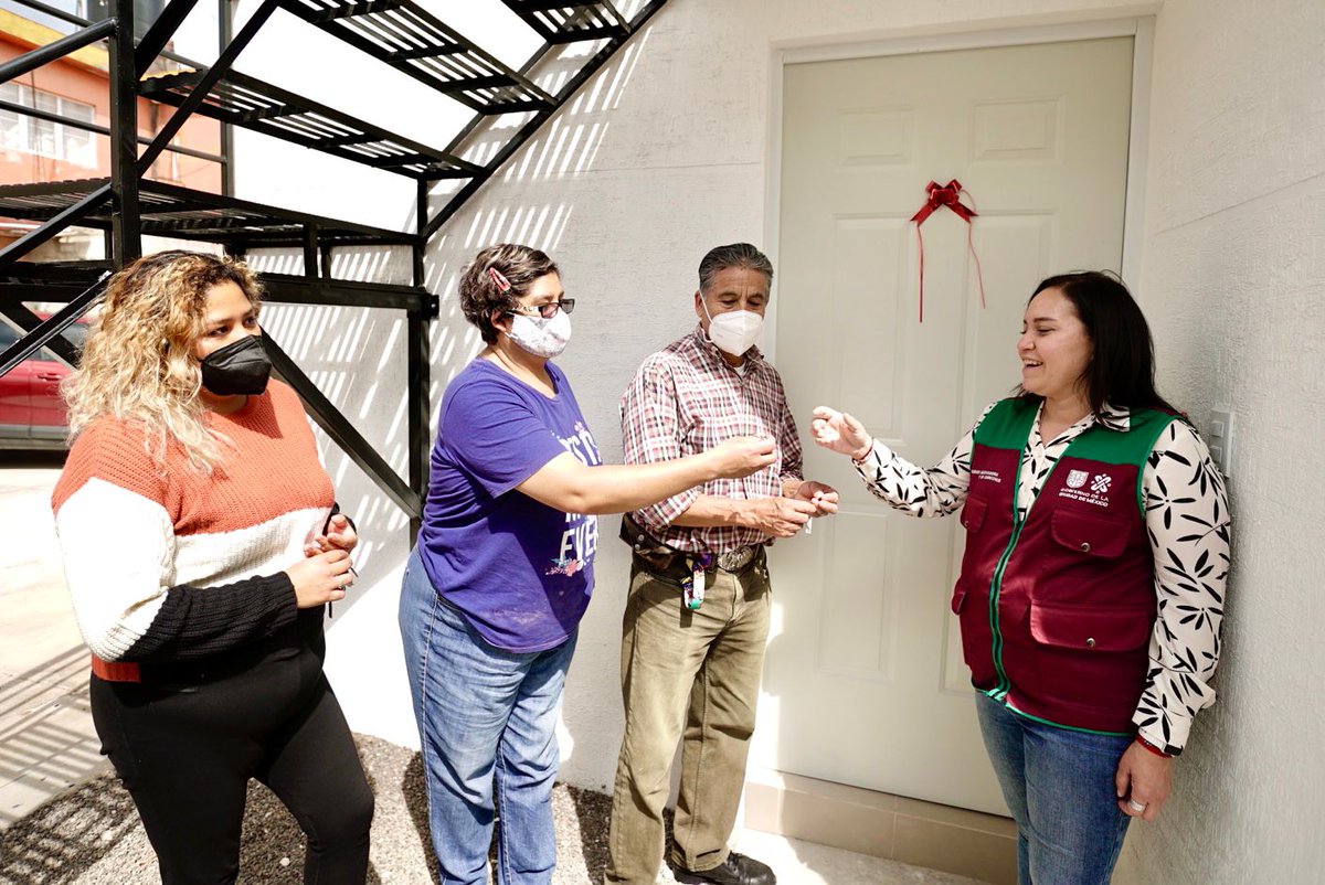 ¡Más familias regresan a su hogar, a la fecha suman casi 13 mil viviendas entregadas! 🏡 👏🏽 

Hoy, Jabnely Maldonado <a href="/jabnelym/">Jabnely Maldonado</a> entregó 8 viviendas reconstruidas en #Tláhuac e #Iztapalapa.

¡Felicidades familias! 🫶🏼

#LaReconstrucciónAvanza 👷🏽‍♂️👷🏽‍♀️
#Cumplimos #19s