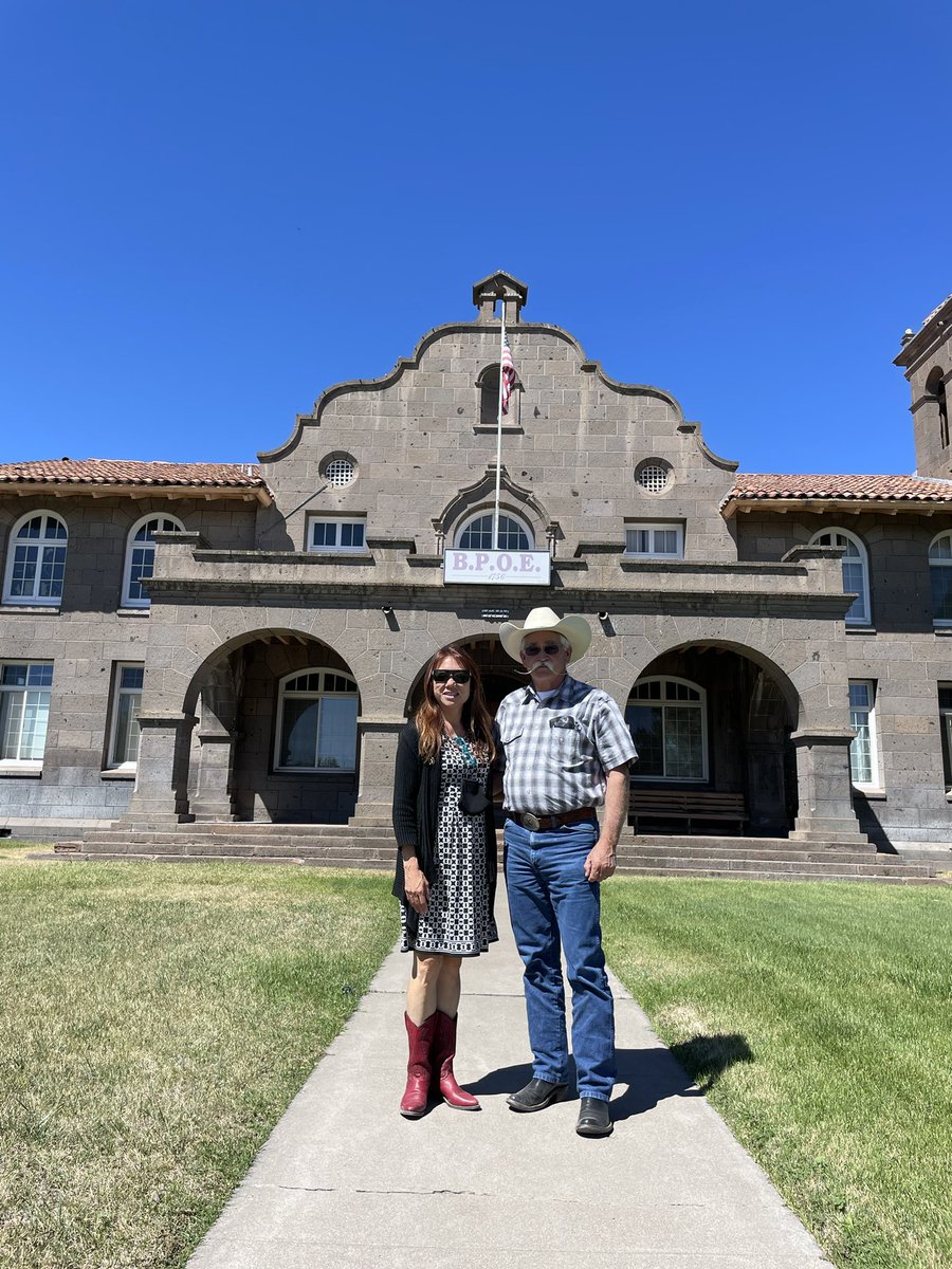 fionama's tweet image. Supposed to go to #Modoc on 2/28/2017 but inclement weather so finally made it! Had a nice visit with Supervisor Ned Coe at the Elks Lodge #1756 originally built by the No. CA Oregon Railroad, remodeled Court House/BOS chambers, lunch at Likely Golf Course w Billy Flournoy + wife