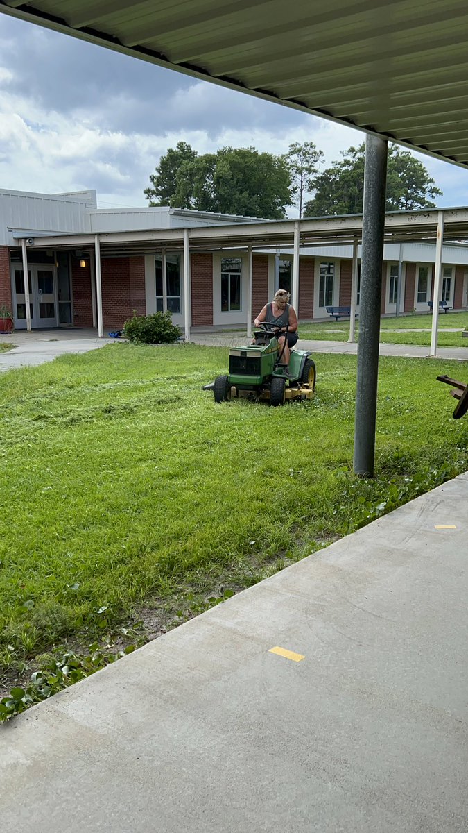It has been a busy week <a href="/NESHawks/">Newport Elementary School</a>! Our Leadership team had deep discussion about our Standards of Service, our Bookkeeper Ms.Janet figured out a way to get our courtyards mowed even with construction! #oneteamonedream #lighttheway