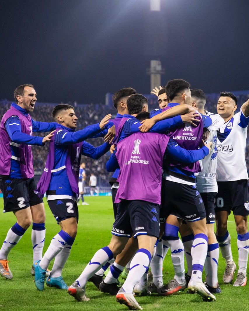 Por cuarta vez, y después de 11 años, estamos entre los cuatro mejores de América.

Por nuestra gente y por nuestra enorme historia ¡vamos por el sueño, Vélez Sarsfield!