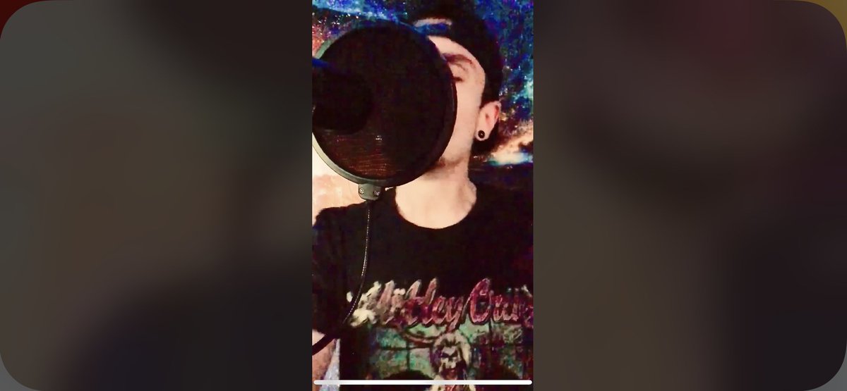 insaneShane88's tweet photo. I had my mic set up wrong lmao I was a noobie https://t.co/O5ziGX4KSo