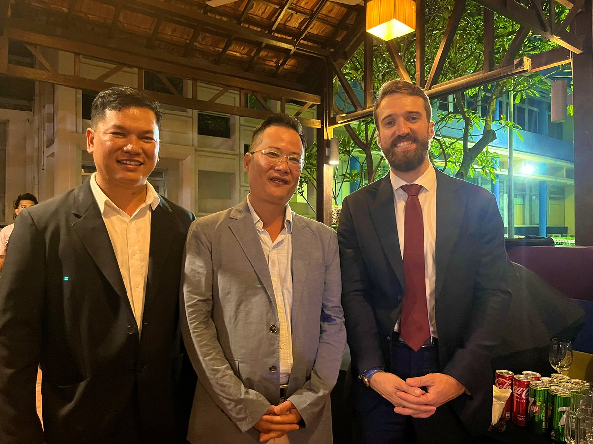 Sam_J_Wood's tweet photo. Great to host @TheEICEnergy &amp; members, back in #Vietnam for 1st time since 2018. EIC members met new partners and discussed how best to support 🇻🇳’s #cleanenergy aspirations, in line with a 2050 #netzero pathway. @UKinVietnam https://t.co/D0KUvbU46t