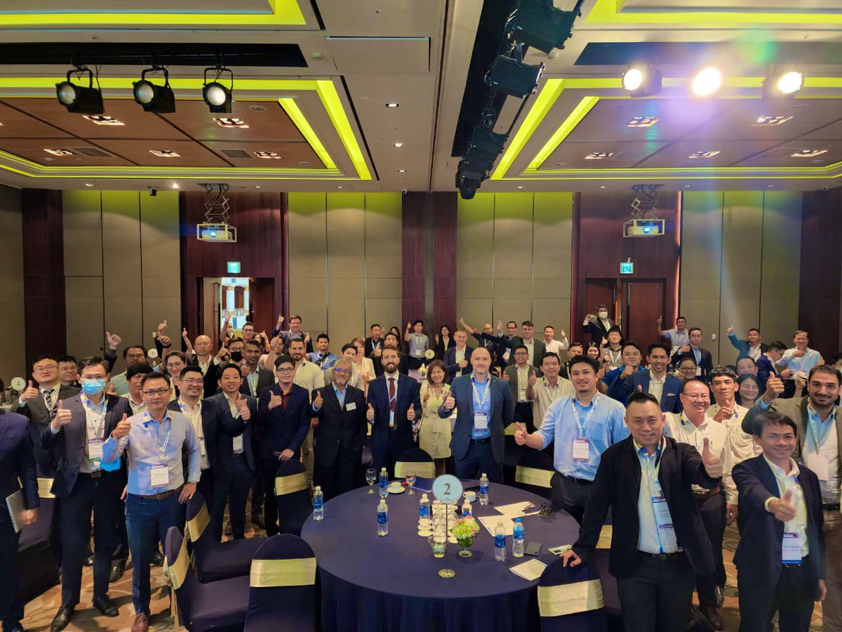 Sam_J_Wood's tweet photo. Great to host @TheEICEnergy &amp; members, back in #Vietnam for 1st time since 2018. EIC members met new partners and discussed how best to support 🇻🇳’s #cleanenergy aspirations, in line with a 2050 #netzero pathway. @UKinVietnam https://t.co/D0KUvbU46t