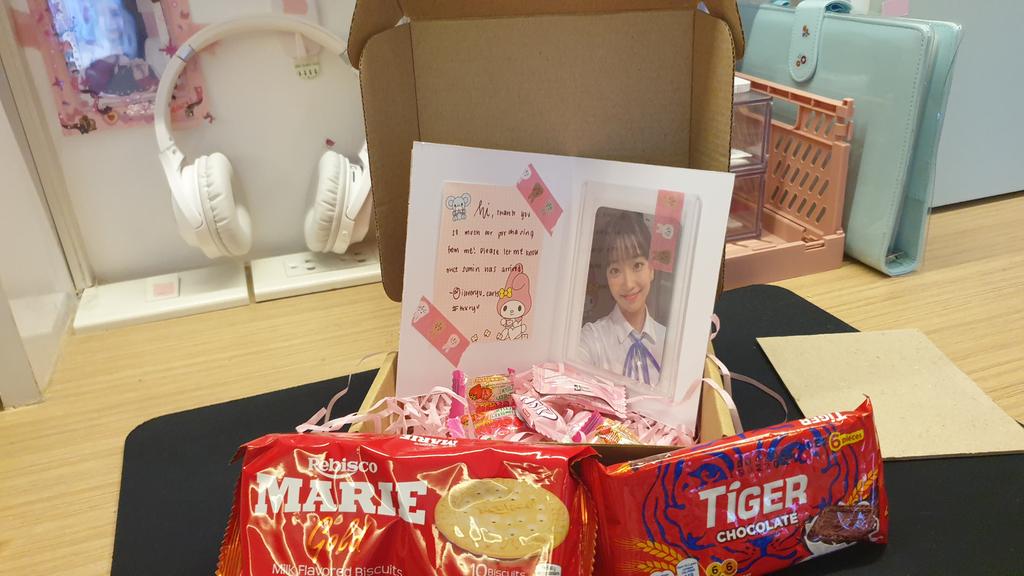 leechaul's tweet photo. โ sumin mail ๐๐
thank u so much @iloveryu_carts po for packing sumin nicely <3 she came home without any dents or scratches. tysm also for the freebies!! #thxryu https://t.co/3Z50xcytcq