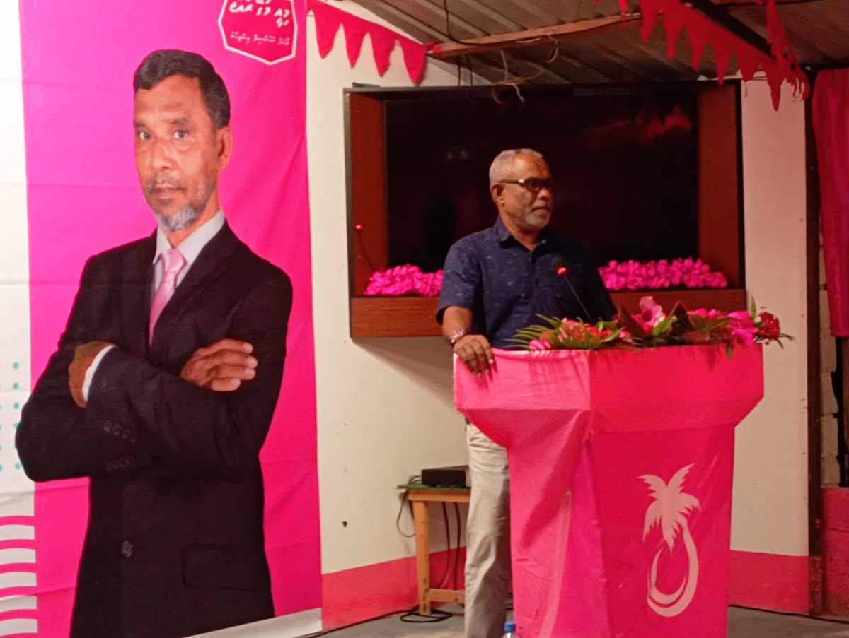 IbrahimShujaau's tweet photo. ދިއްގަރު ކައުންސިލުން ހުސްވެފައިވާ ގޮނޑީގެ ބައި އިލެކްޝަންގައި@ProgressPartyMV އިން ވާދަކުރައްވާ ޢަބްދުލް ޙަންނާނު އަހްމަދު،ކެނޑިޑޭޓް ނަންބަރ:2✔️ އަށް ތާޢީދު ހޯދުމަށް ރޭ ދިއްގަރުގައި ބޭއްވި ޖަލްސާގެ ތެރެއިން.
#VotePPM #MeeMageyRaajje #VoteHannaan #Tick2
#RY2023 https://t.co/a5VOHqYgYT