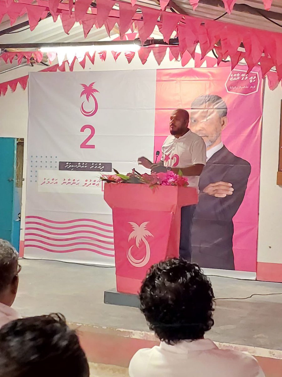 IbrahimShujaau's tweet photo. ދިއްގަރު ކައުންސިލުން ހުސްވެފައިވާ ގޮނޑީގެ ބައި އިލެކްޝަންގައި@ProgressPartyMV އިން ވާދަކުރައްވާ ޢަބްދުލް ޙަންނާނު އަހްމަދު،ކެނޑިޑޭޓް ނަންބަރ:2✔️ އަށް ތާޢީދު ހޯދުމަށް ރޭ ދިއްގަރުގައި ބޭއްވި ޖަލްސާގެ ތެރެއިން.
#VotePPM #MeeMageyRaajje #VoteHannaan #Tick2
#RY2023 https://t.co/a5VOHqYgYT