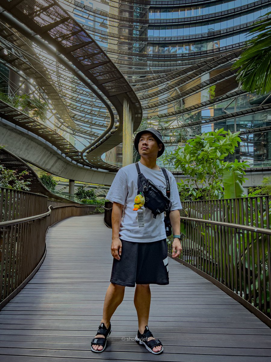 Jeftwong's tweet photo. Meet this amazing hidden garden in the concrete city 🤩🤩🤩 #singaporenationalday #architecturedesign #gardencity #marinaone #marinabaysingapore #shotbyjeft #iPhonephotography #concretejungle #monationaldaycontest2022 https://t.co/r5gJIz8vBx