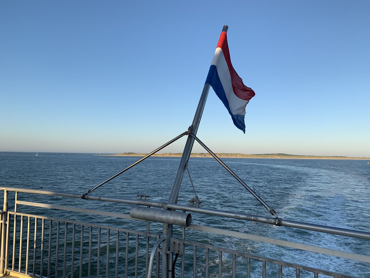 pollie60's tweet photo. Vredig en mooi om 7.00 uur 🌞#Vlieland #rederijdoeksen https://t.co/UauZv2701D