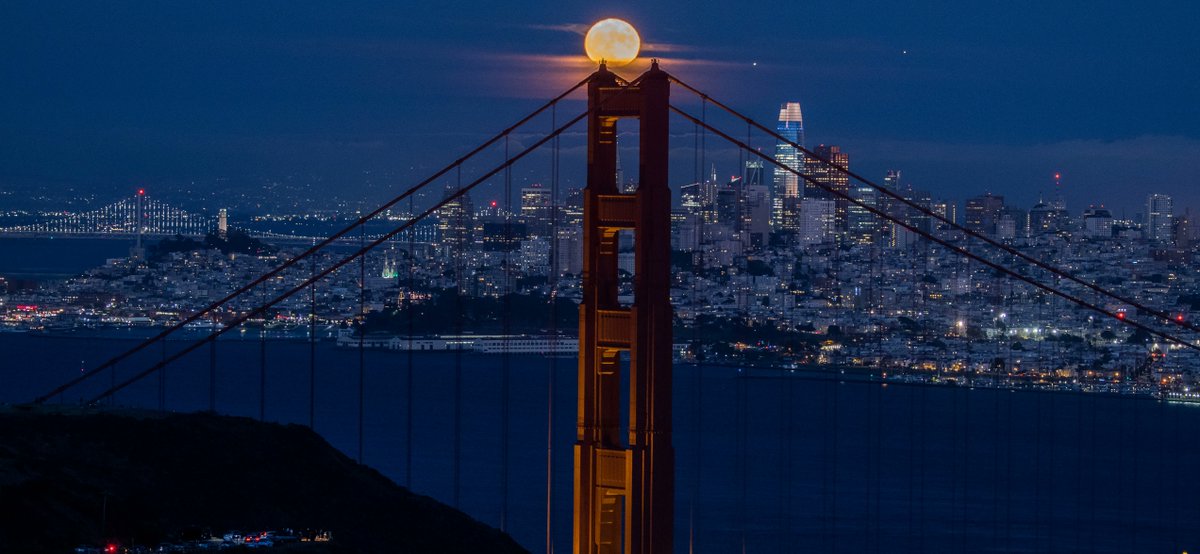 dspitz's tweet image. Right place, right time...
#supermoon #SanFrancisco #GoldenGateBridge