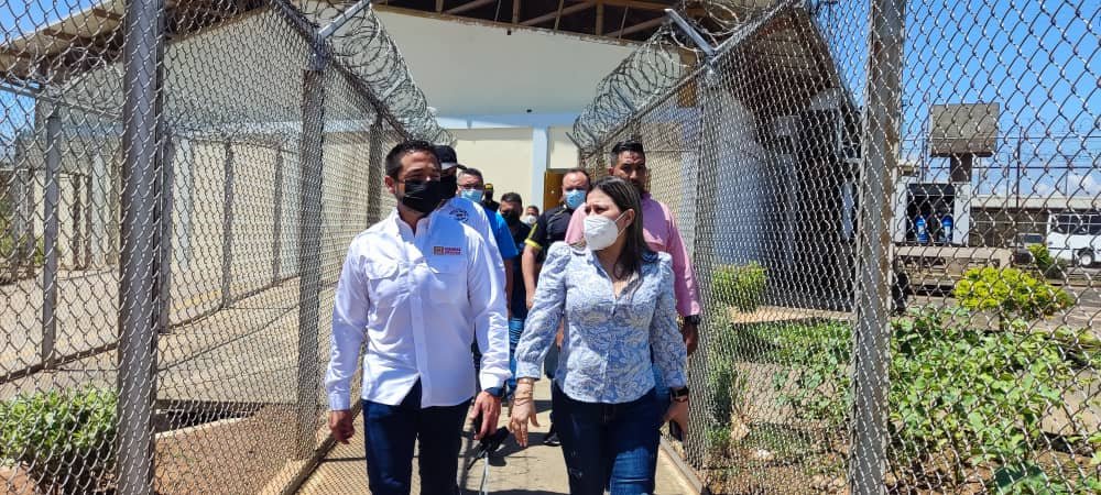 El Régimen Penitenciario garantiza espacios dignos de reclusión, que junto a la mayor disciplina social logran la transformación de las privadas y privados de libertad en mujeres y hombres nuevos dignos de la Patria.
#VenezuelaEnDesarrollo <a href="/NicolasMaduro/">Nicolás Maduro</a> <a href="/delcyrodriguezv/">Delcy Rodríguez</a>