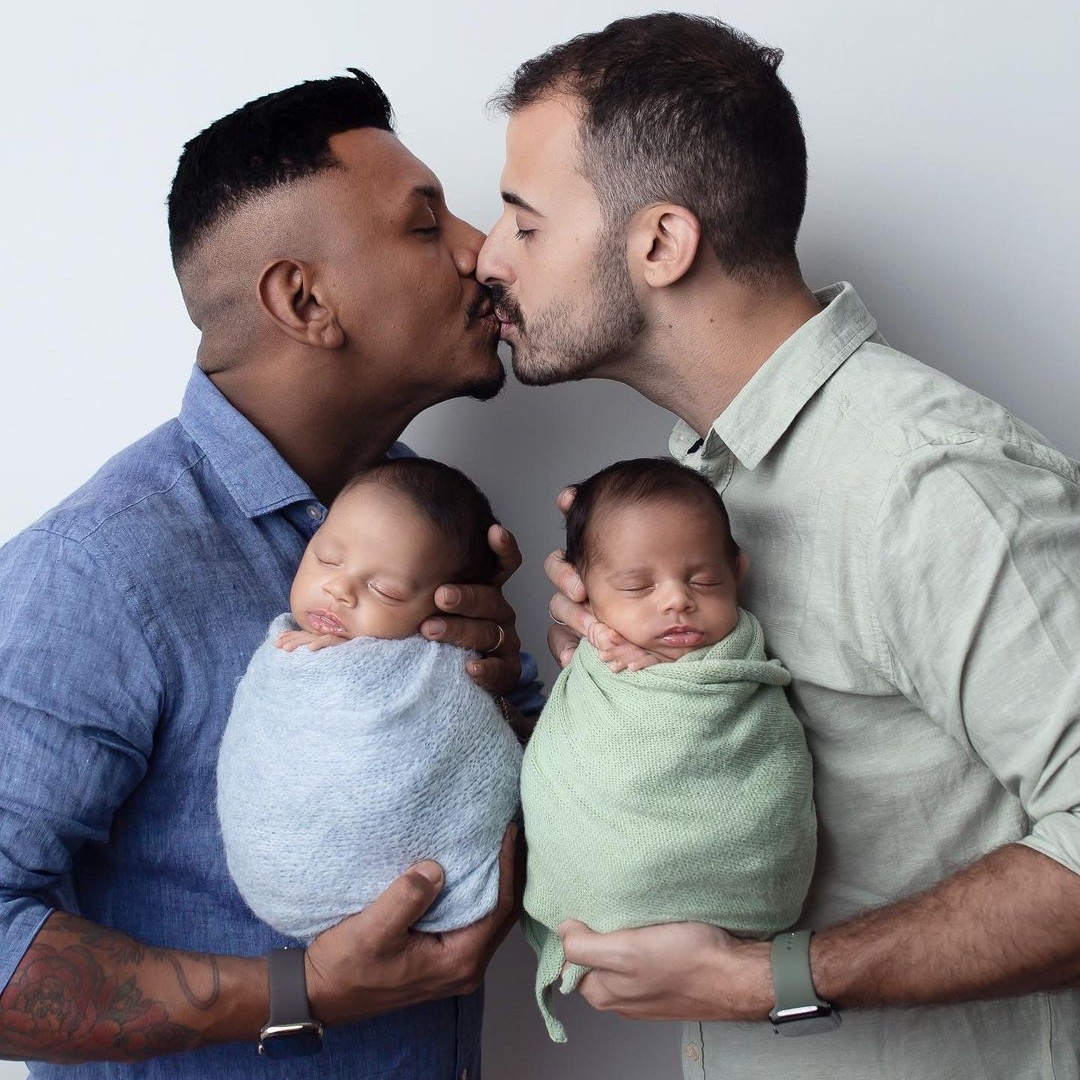 evollgbt's tweet photo. Happy and beautiful LGBTQ Family 👨‍👨‍👦‍👦🏳️‍🌈
Two dads: @2pais2bes 💕

#lgbtqparents #gayfamily #lgbtqfamily #gay #samesexparents #gaydadsofinstagram #gayparents #dads #lgbtfamily #husbands #gayparenting #loveislove #dadlife #parents #family #dads #familiagay #lgbtfamily #doubledad https://t.co/hEXJc6HqPa