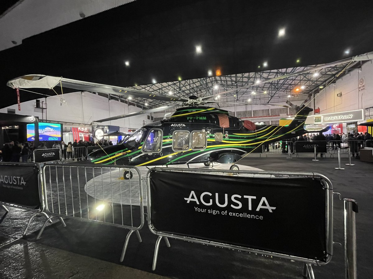 LiviaSatullo's tweet photo. Hoje na #labace2022 , @ItalyinSaoPaulo foi ver a feira da aviação executiva com a empresa 🇮🇹 Augusta do grupo Leonardo participando.
A Augusta é líder na produção de helicópteros executivos: inovação e beleza são as marcas desse orgulho 🇮🇹 https://t.co/MqYb1S9Ki9