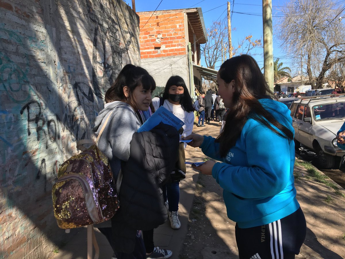 juvenemerlo's tweet photo. 💙 En #AltosDeMerlo y #MerloCentro realizamos una difusión llevando la propuesta del Progresar a lxs pibxs y a sus familias. 

👉 Podés inscribirte hasta el 31 de agosto de 2022. Cualquier consulta, no dudes en escribirnos! 📝 

#ProgresAr #NuevoEncuentro #Juventudes #Merlo #NE https://t.co/FcF5C0746O
