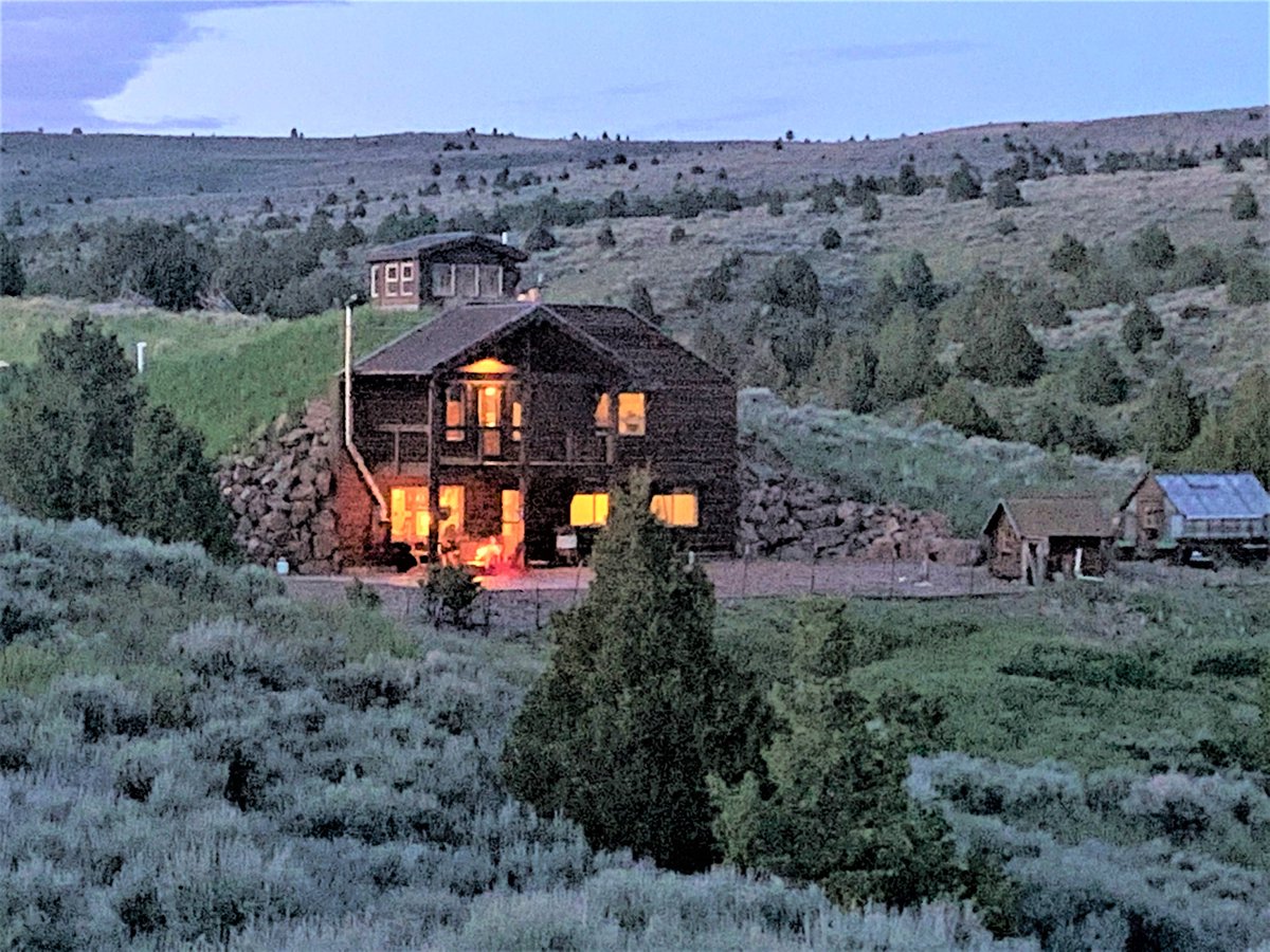 Survival_Realty's tweet image. Custom Form Works Earth Sheltered home in Montana's beautiful Ruby Valley. | $2,500,000 | Sheridan, MT #formworks #undergroundhome #earthsheltered #greenroof is.gd/3GWK9U