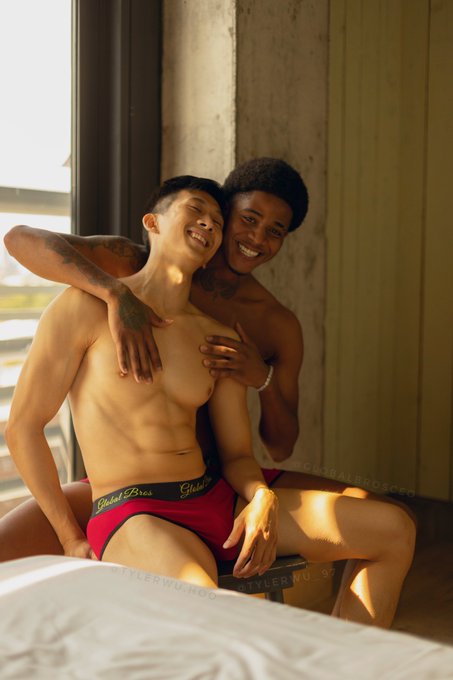 Would you vote us for prom kings? @GlobalBrosCeo https://t.co/fIOFBiAHWn<a class="tags" href="/tag/globalbrosceo">@globalbrosceo</a>