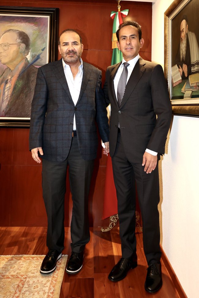 Alfonso Navarrete (@navarreteprida) on Twitter photo Esta tarde recibí a mi amigo, el Diputado <a href="/ricardoaguilarc/">Ricardo Aguilar C.</a>, con quien sostuve una buena reunión. Hablamos de derecho, política y las útiles enseñanzas que nos dejan los mexicanos de ayer. "Cuando hay conflicto internacional, no puede haber guerra civil ". Esta tarde recibí a mi amigo, el Diputado <a href="/ricardoaguilarc/">Ricardo Aguilar C.</a>, con quien sostuve una buena reunión. Hablamos de derecho, política y las útiles enseñanzas que nos dejan los mexicanos de ayer. "Cuando hay conflicto internacional, no puede haber guerra civil ".
