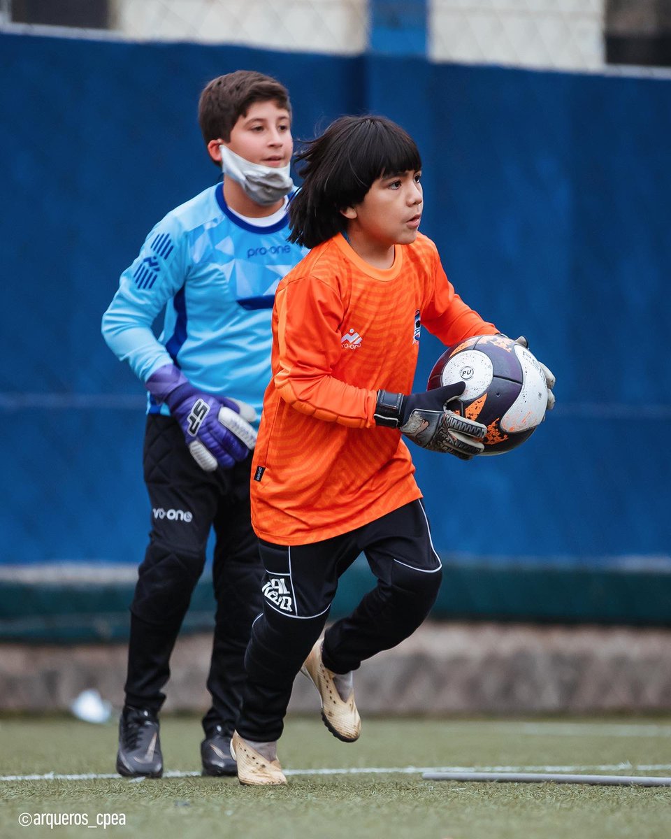 ArquerosCPEA's tweet photo. Entreno de hoy 🧤⚽️
Te esperamos todos los Martes y Jueves de 5:00 PM a 7:00 PM en nuestra sede de 
📍PUEBLO LIBRE 📍
Informes 📲 953 819 813
.
.
.
#porterosmx #proone #arquerosperu #futbolperuano #cpea #porterosperu #guantesdeportero https://t.co/rwwkYzeIv0