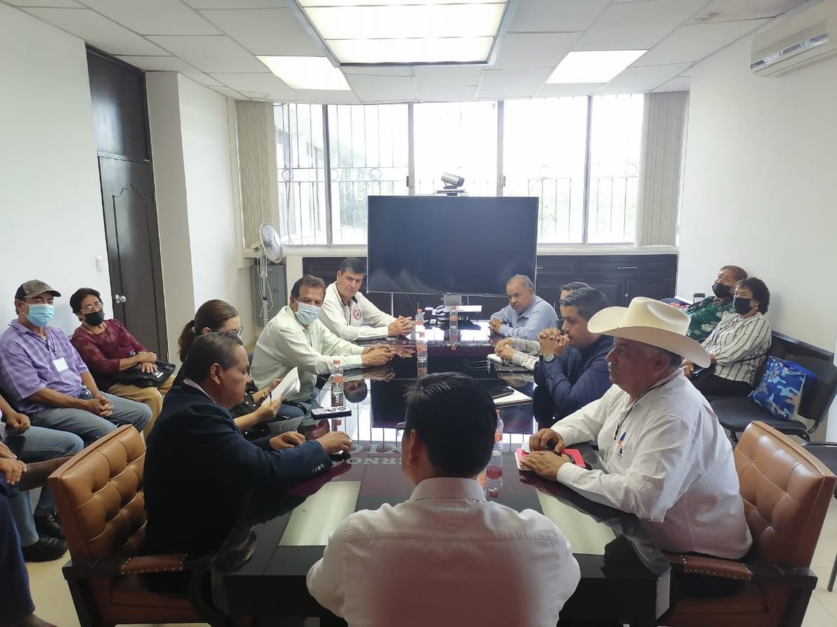 En la Delegación #Bienestar, las puertas siempre están abiertas para atender a la ciudadanía; hoy recibimos a productoras y productores de #Durango para hablar sobre el programa #ProducciónParaElBienestar. Este espacio es de todas y de todos. 

Muchas gracias por la visita.
