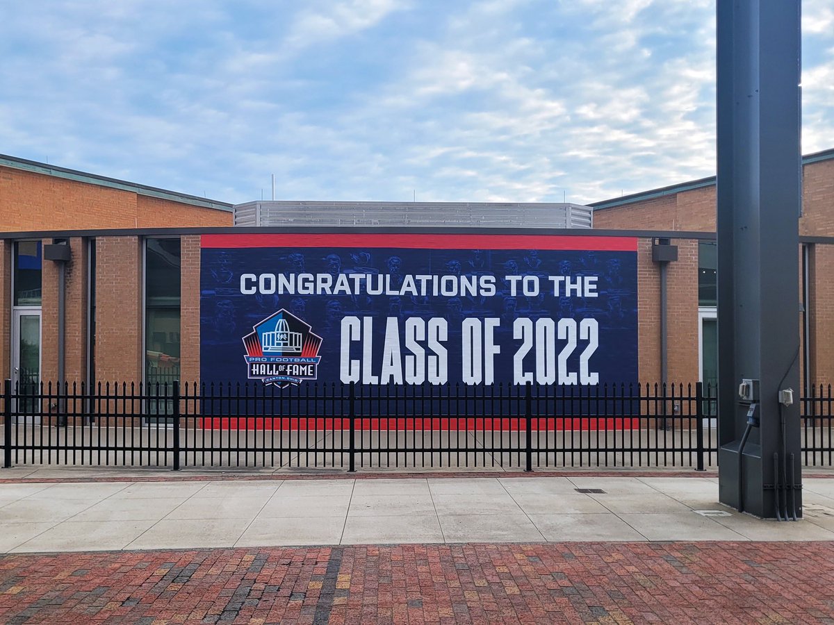 TheSGway's tweet image. #tbt to last week’s Pro Football Hall of Fame Enshrinement Week in Canton, Ohio. 

The SG team branded this special week of events throughout campus, hotels, airports and stadium. 

Congratulations class of 2022. #pfhof22 #thesgway