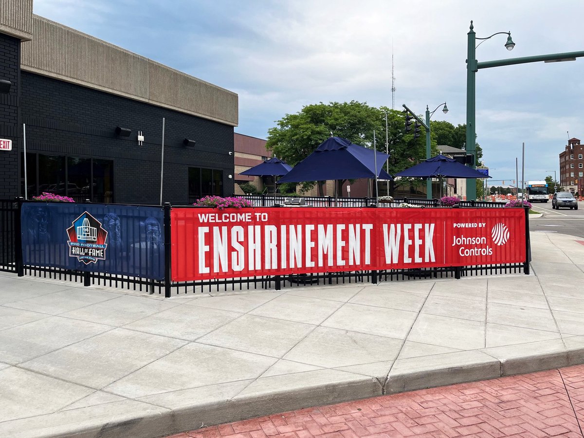 TheSGway's tweet image. #tbt to last week’s Pro Football Hall of Fame Enshrinement Week in Canton, Ohio. 

The SG team branded this special week of events throughout campus, hotels, airports and stadium. 

Congratulations class of 2022. #pfhof22 #thesgway