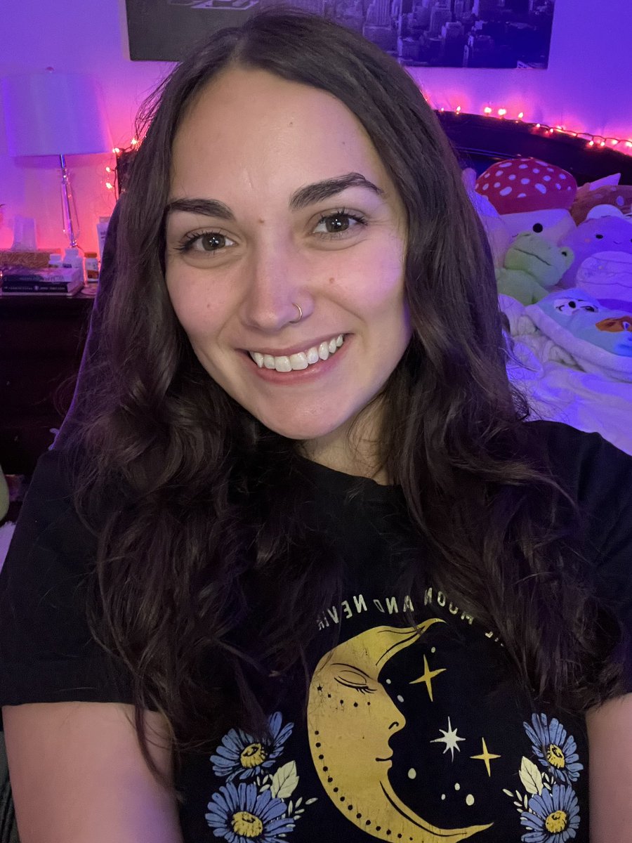 gamergirlmagic_'s tweet photo. Hiii everyone 👋 I’m about to go live on twitch for the FIRST TIME EVER!! 😳 Come hang out while I build a bubble tea shop and make fun of me for being awkkk #firsteverstream #TheSims4 #TheSims4HighSchoolYears #bubbletea https://t.co/HmpG7zAMWp