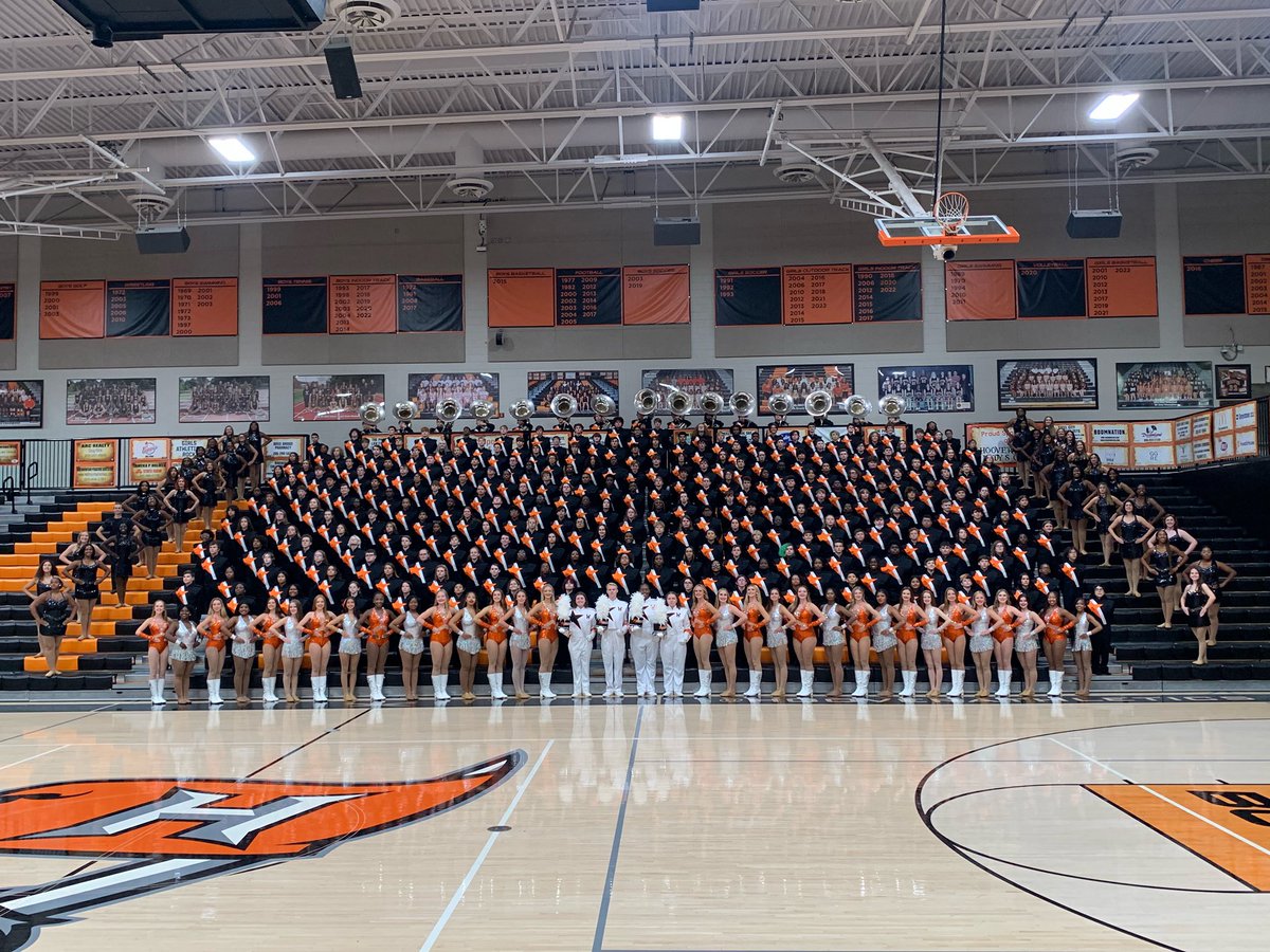 HooverHighBand's tweet photo. The 2022-23 Hoover High School Band! #hooverpride #fdds https://t.co/iHyhhTMaHt