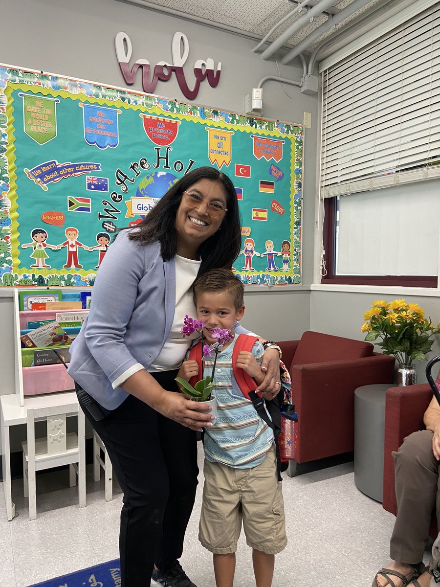 HolbrookMDUSD's tweet photo. Our first day of school was filled with wonderful moments! Thank you Jets families and #HOLAwesome Staff for making it so special! #HOLAseis https://t.co/5fdCH1EMbC